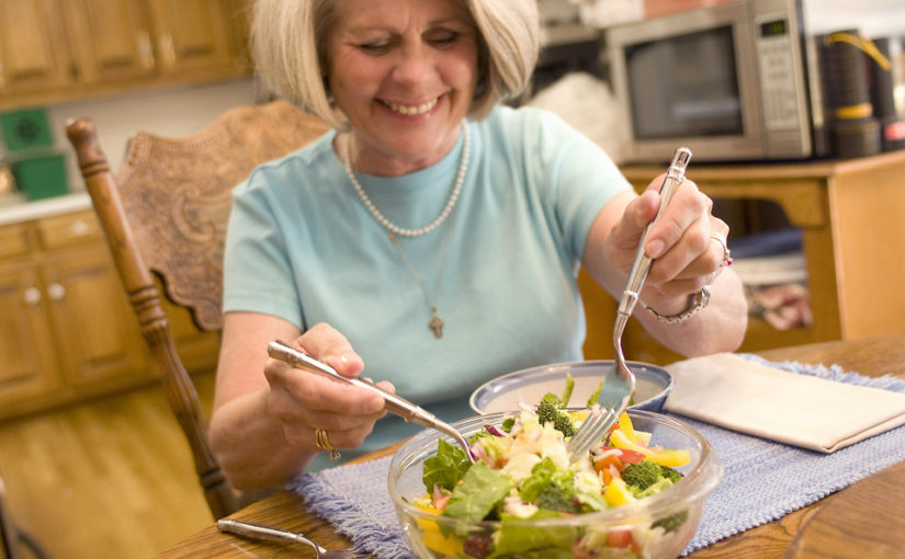 woman-eating-a-fresh-salad